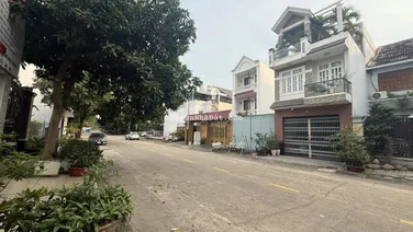 Bán đất tặng nhà 1 trệt 2 lầu| DT: 5m x 25m, 125m2| sổ chủ lâu đời không thế chấp| cần bán gấp