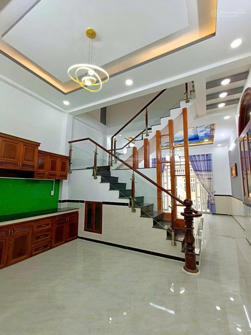 Bán nhà 4 tầng, Lê Văn Lương, ngay cầu Long Kiển, 5x18m, đường 10m, giá 6.3 tỷ