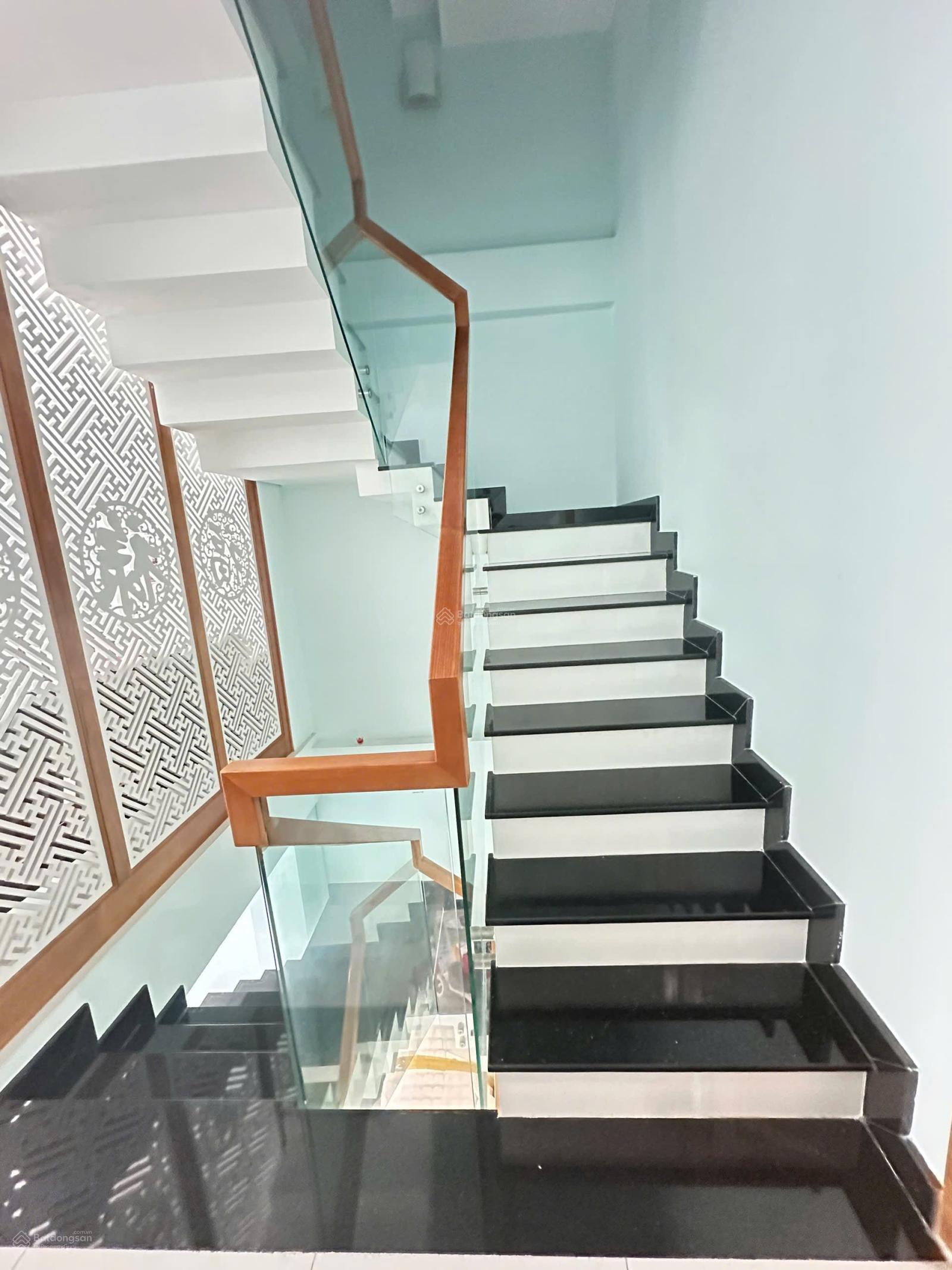 Bán nhanh nhà phố Bưng Ông Thoàn, full nội thất, nhà đẹp đường 10m hạ tầng đẹp