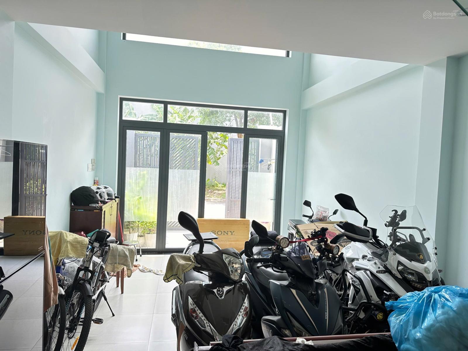 Bán nhanh nhà phố Bưng Ông Thoàn, full nội thất, nhà đẹp đường 10m hạ tầng đẹp