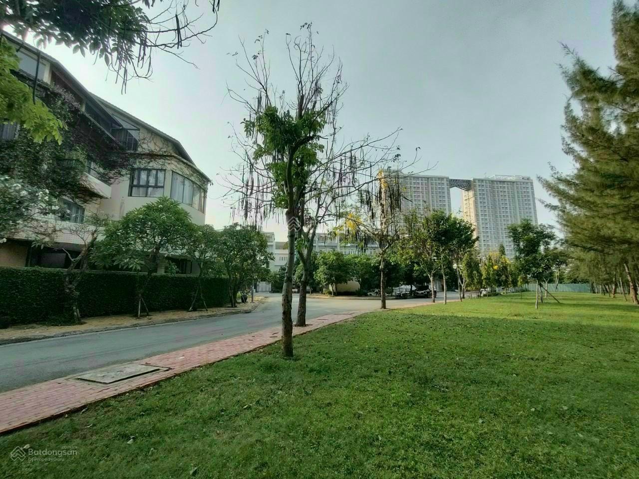 Cần bán nền đất vị trí đẹp KDC Đại Phúc. DT 100m2. Giá chỉ còn 75tr/m2. LH E. Dung 0931 017 ***