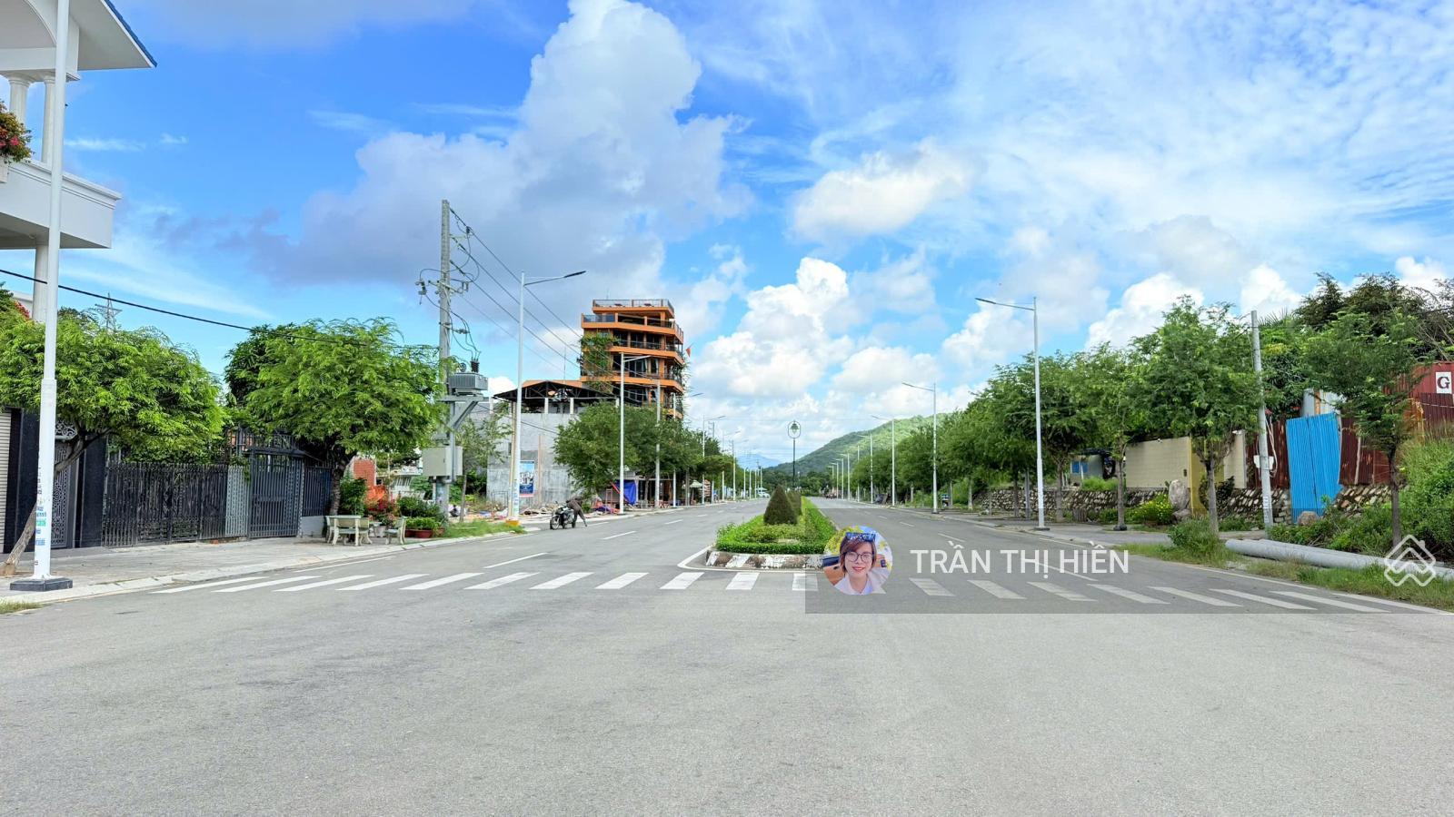 Bán nhà lô góc 2 mặt tiền Điện Biên Phủ - tái định cư Long Hải - cách biển chỉ 2km 10.8m x 11m