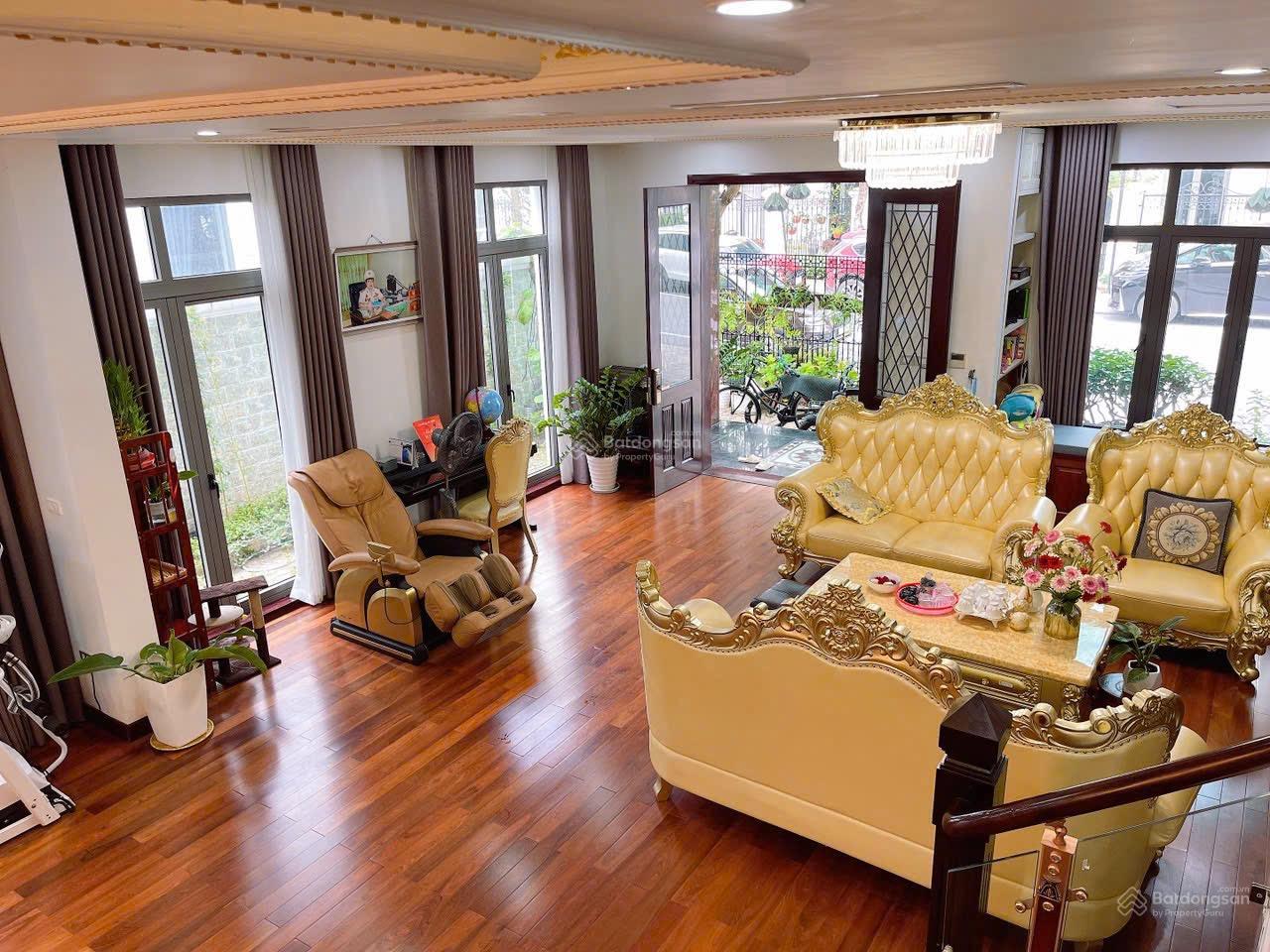 Chính chủ bán biệt thự song lập, diện tích 222m2, Khu đô thị Việt Hưng, giá chỉ 51 tỷ.