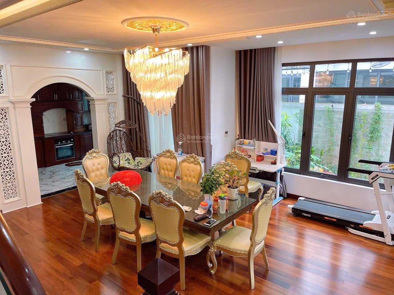 Chính chủ bán biệt thự song lập, diện tích 222m2, Khu đô thị Việt Hưng, giá chỉ 51 tỷ.