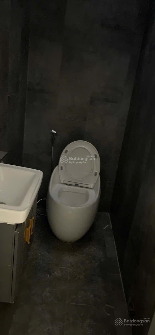 Chính chủ cho thuê nhà MT P.5, Đà Lạt, 8x29m, 3 tầng 8PN 1MB 9WC, full NT KDC đông đúc, 36 tr/th