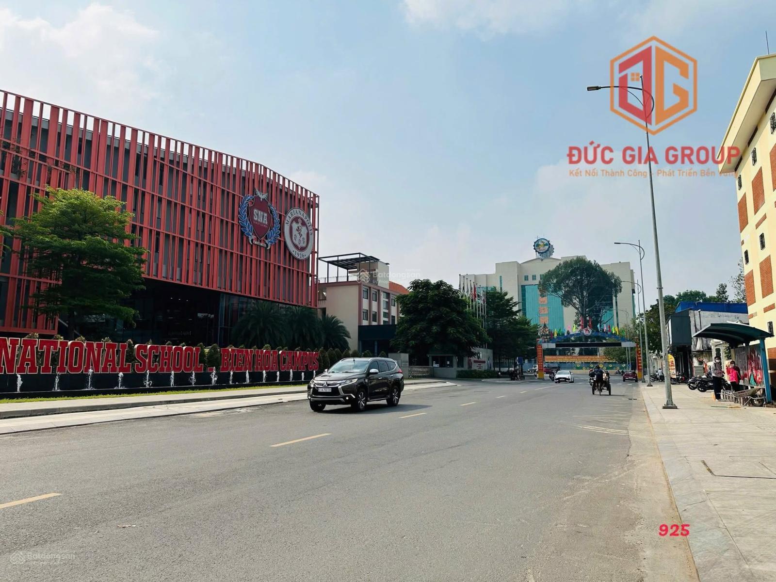 Cho thuê toà nhà 1 trệt 3 lầu mới đẹp mặt tiền đường 30/4, trung tâm Biên Hoà