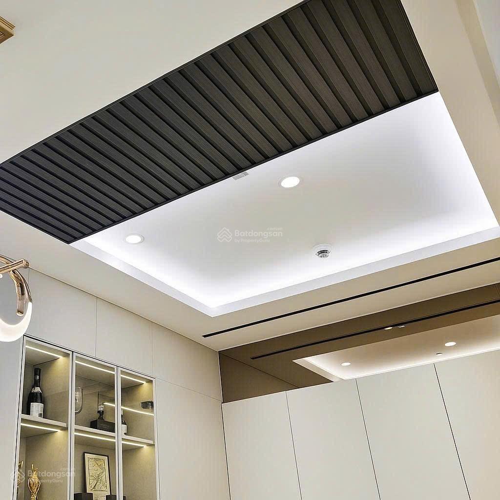 Mới ra: Căn 3PN - 118m2 - Giá chỉ 11 tỷ. Full nội thất cao cấp. Chủ nhà thiện chí gặp để đàm phán