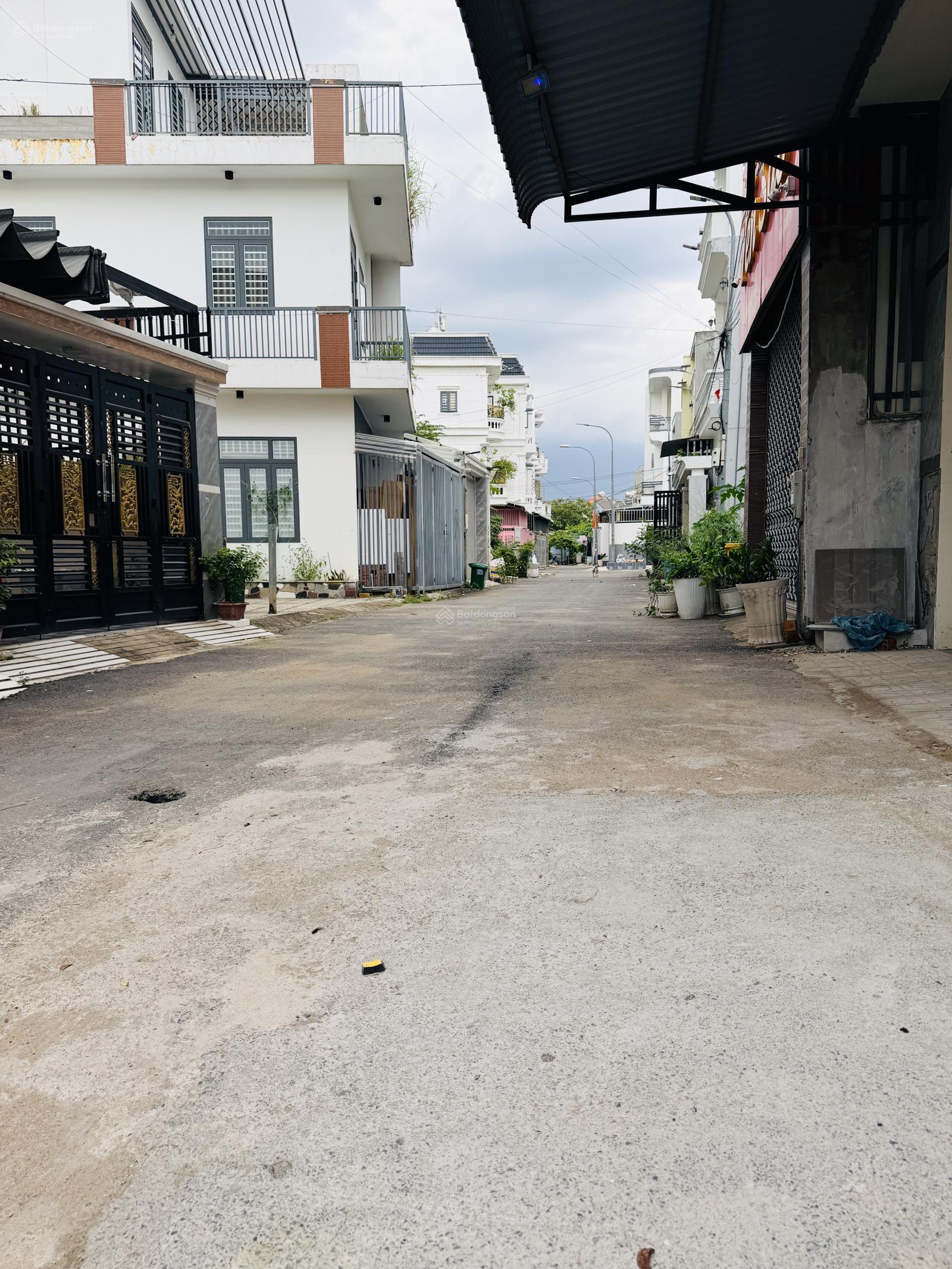 Chủ gửi bán căn nhà 1 trệt 1 lầu phường Biên Hoà (Hoá An cũ). DT: 4x21,3m = 88m2. Giá: 3tỷ8