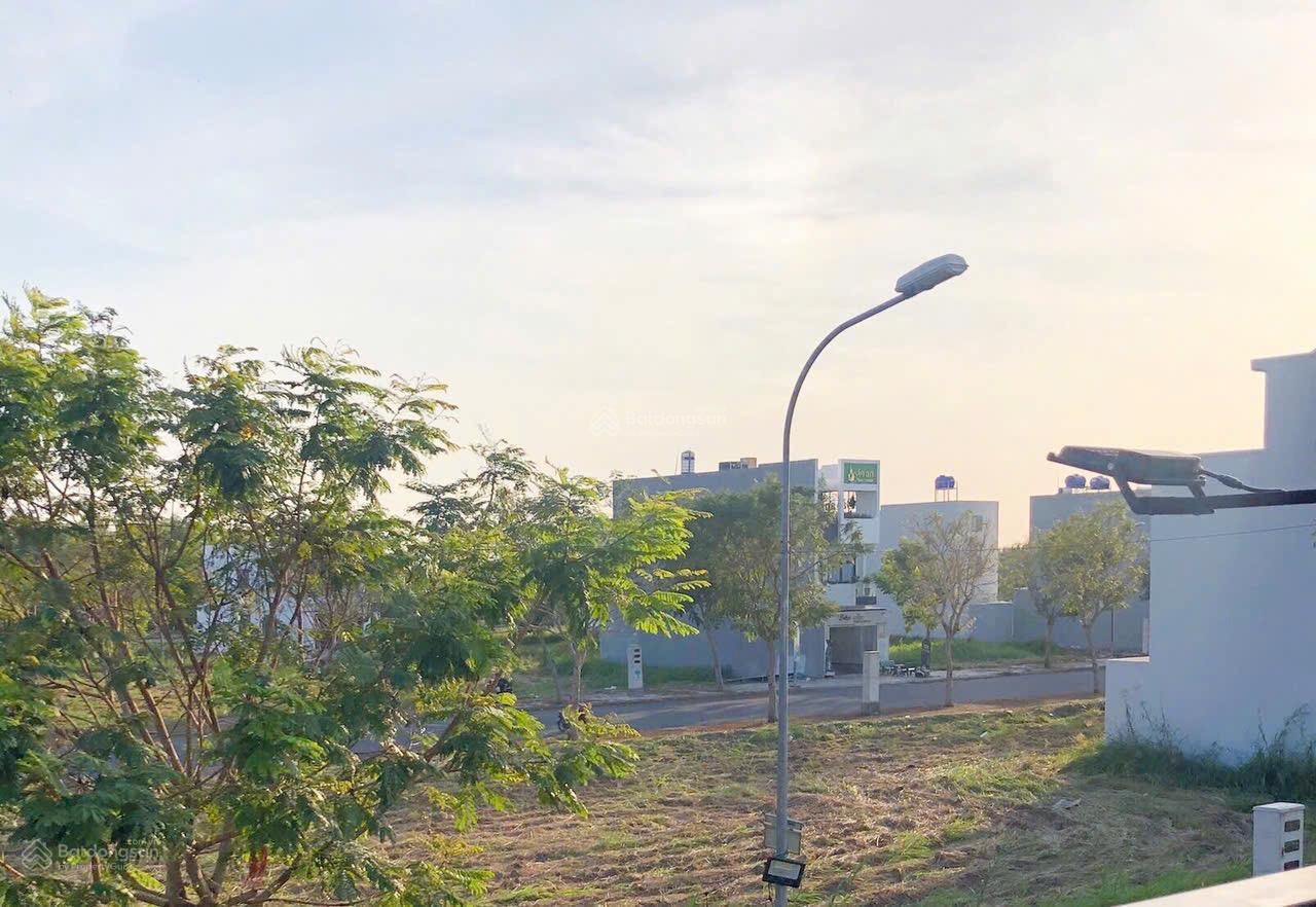 CẦN BÁN LÔ GÓC ĐỐI DIỆN CÔNG VIÊN KĐT SAIGON RIVERPARK 122m2 giá 2ty950 LH: 0931 112 *** Ngân