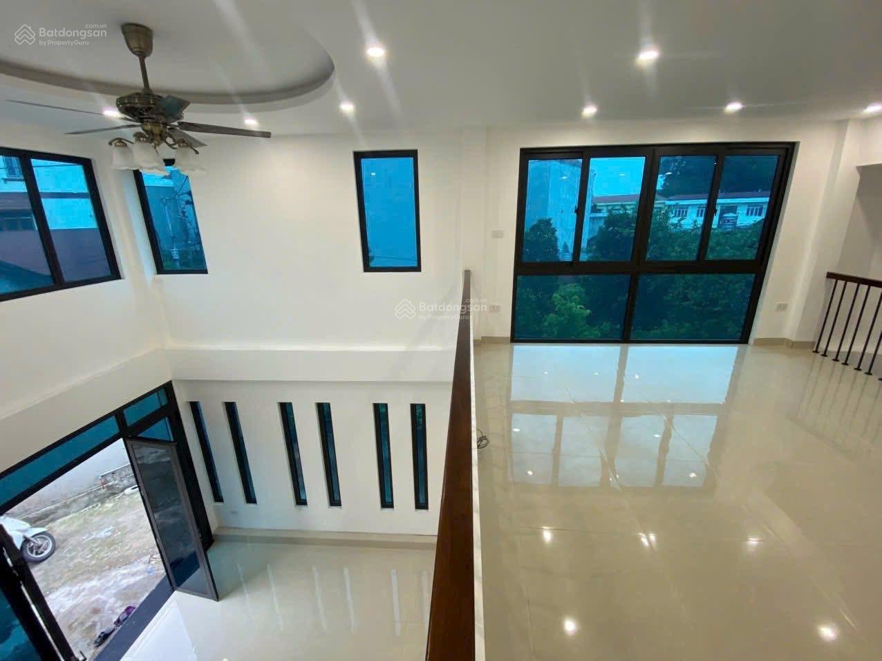 Chính chủ bán nhà mới 3,5 tầng Vân Nội, Đông Anh chỉ 4,59 tỷ có gara ô tô 3 mặt thoáng, ở ngay