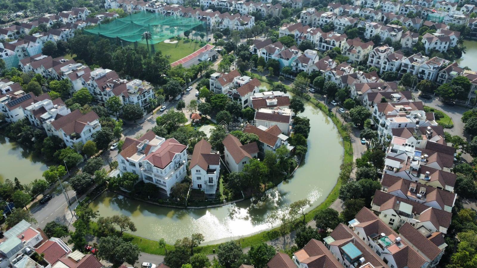 Bán Biêt thự Hoa Phượng. 158m2. nhà thô, ĐN, mặt tiền 10m, sông trước nhà, giá 48 tỷ. 0984 926 ***