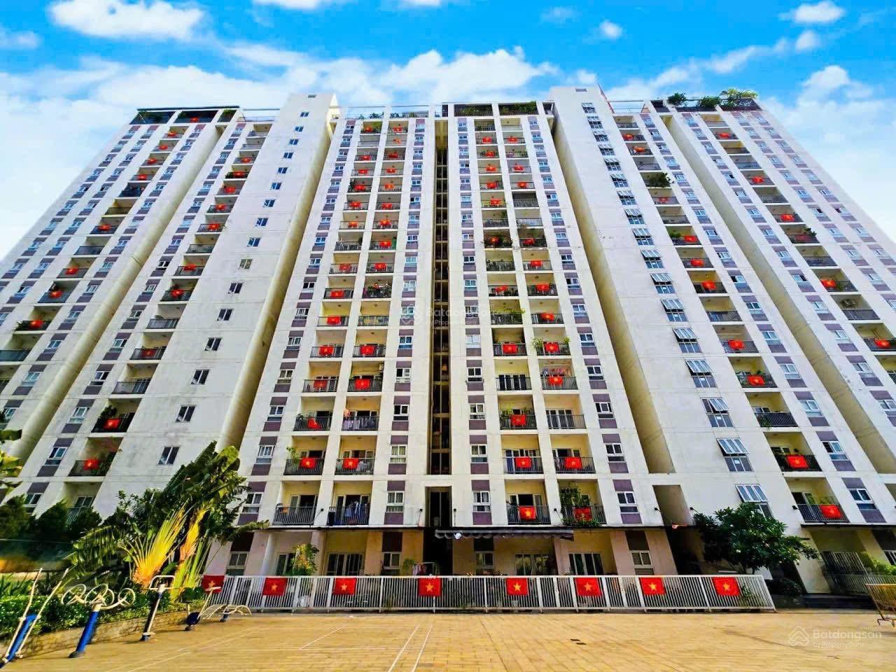 Bán căn nhà ở xã hội CC Bộ Công An Q2 DT 72 m2 giá 4,450