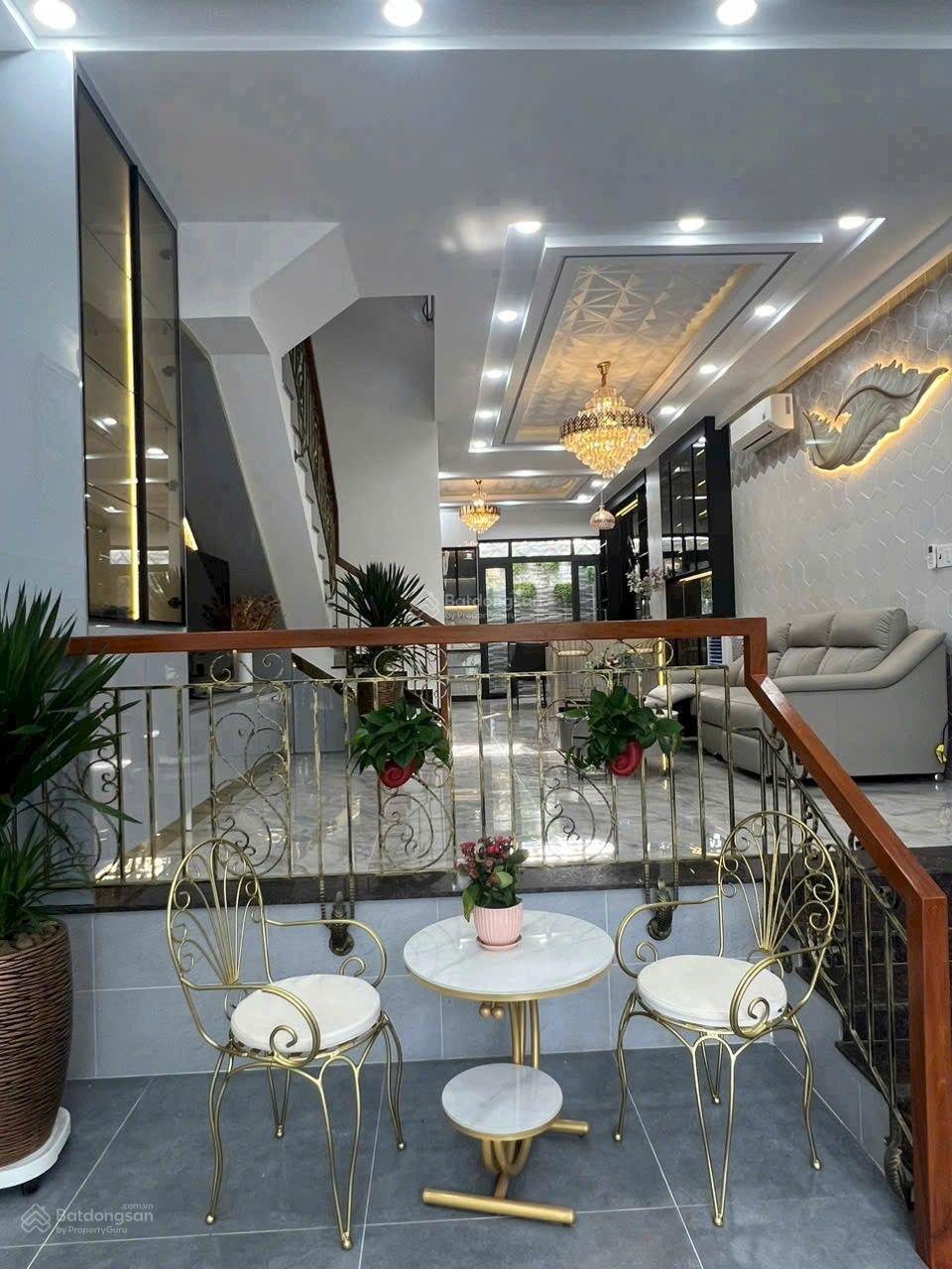 Giảm 400 triệu bán gấp nhà mới xây KDC Anh Tuấn Green Riverside. Có thang máy + full nội thất