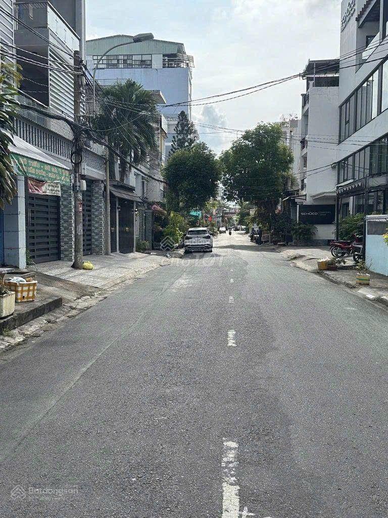 [21,5 tỷ TL] quá rẻ bán nền đất 5x22m tặng nhà cấp 4 mặt tiền đường số 1 chợ Tân Mỹ