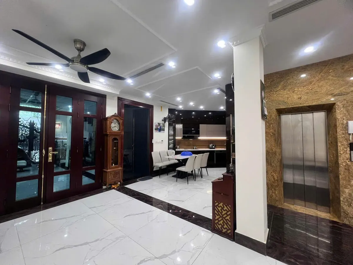 Nhà riêng khu Minh Khai,Hoàng Mai sát Timecity,DT120m x 5T thang máy, full nội thất,ô tô vào nhà