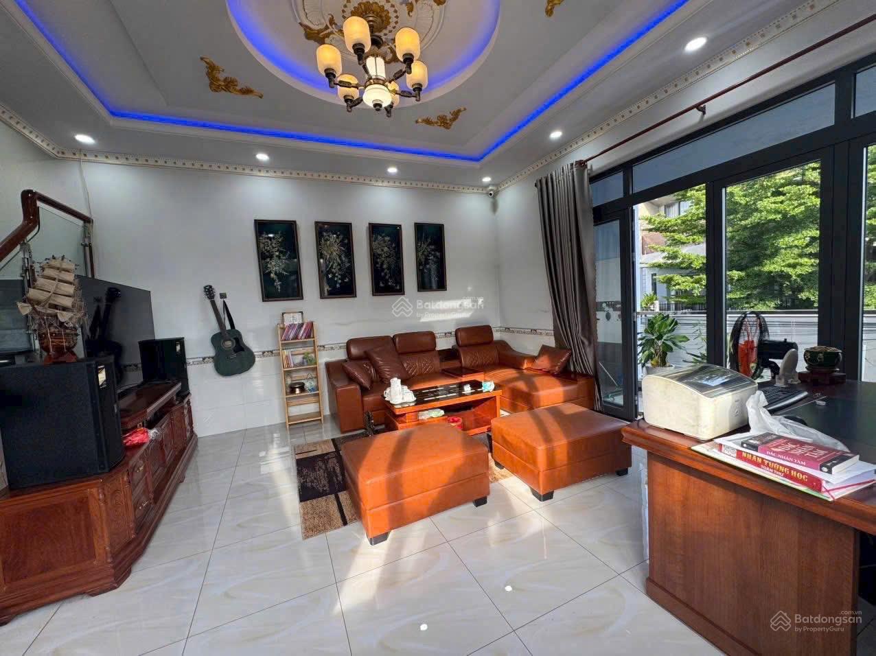 Cho thuê nhà căn góc 1 trệt 3 lầu phường Phú Mỹ 4PN - 4WC đầy đủ nội thất