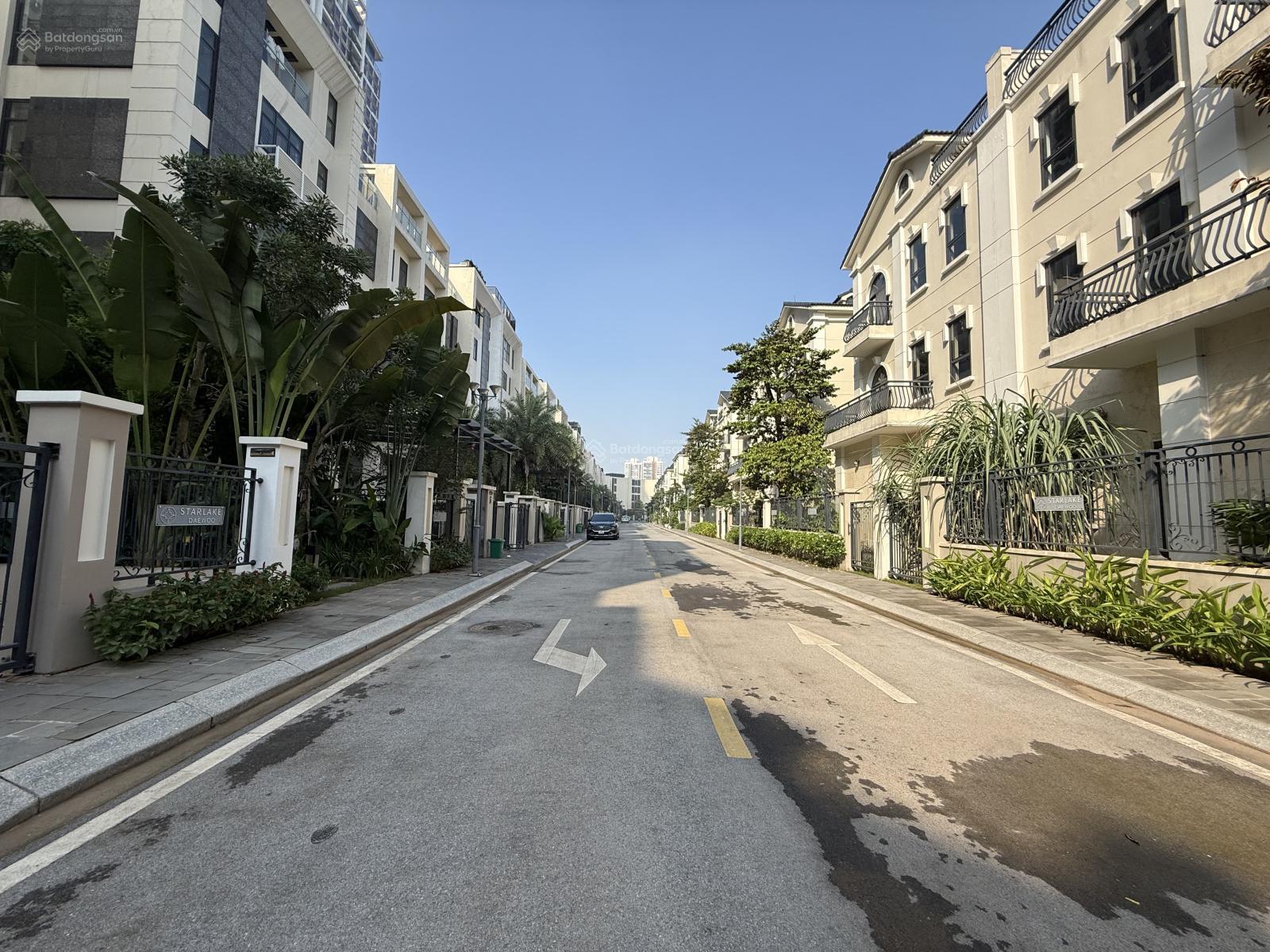 Cho thuê nhà MP Nguyễn Văn Huyên, 175m2, 6 tầng, MT 7.5m, thang máy, nhà mới