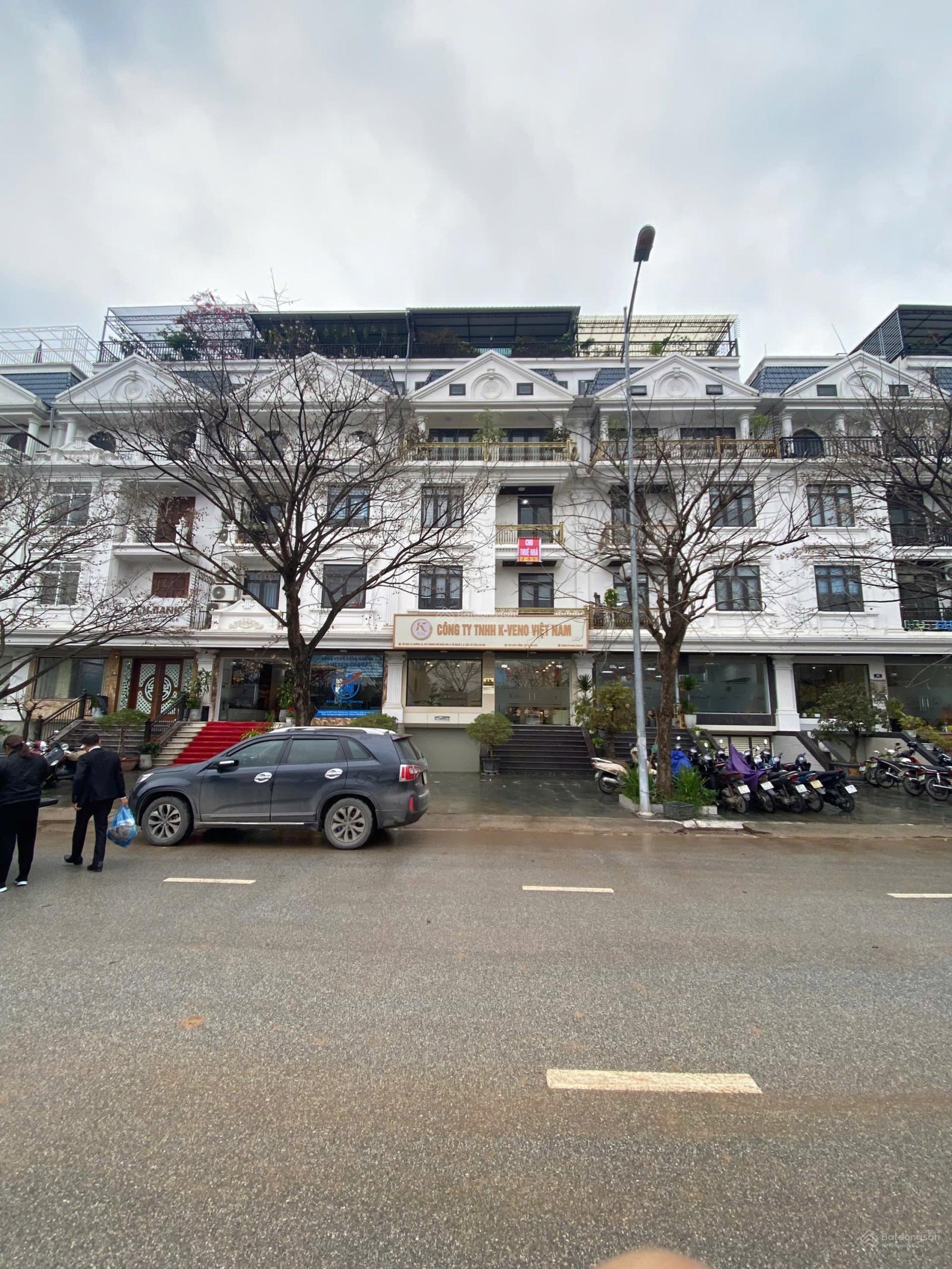 Cho thuê nhà Phạm Văn Đồng, 120m2, 7 tầng, MT 8m, thang máy, nhà đẹp, 75Tr