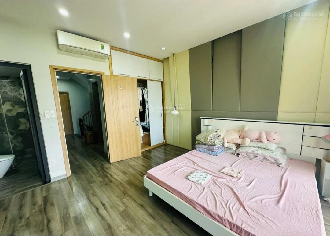 Bán nhà 5 tầng MT đường Đông Giang, DT 73m, ngang 5m. Sát Võ Văn Kiệt, có thang máy xịn, giá 19 tỷ5