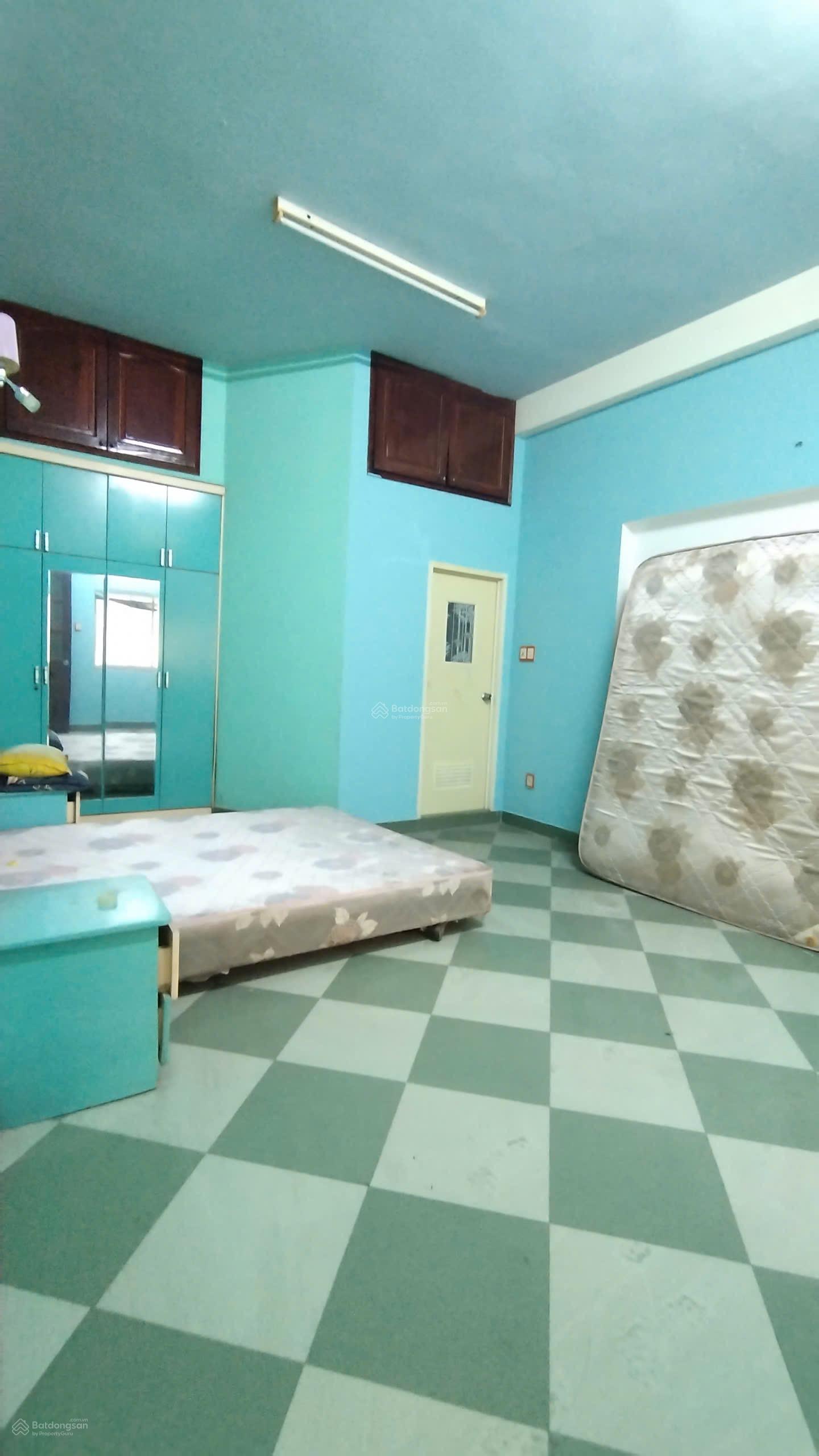 Chính chủ cho thuê nhà MT Lạc Long Quân P.11 Q. TB 3L 18pn 9wc giá 50tr Làm CHDV 0901 970 *** Ngân