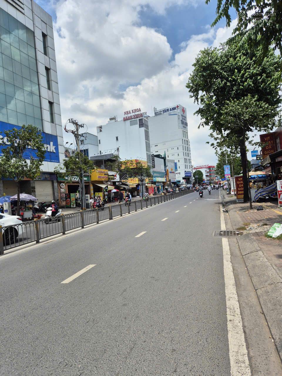 Cho thuê nhà mặt tiền đường Phạm Hùng gần Tạ Quang Bửu ngang 12m giá 140tr/tháng Cho thuê nhà mặt tiền đường Phạm Hùng gần Tạ Quang Bửu ngang 12m giá 140tr/tháng