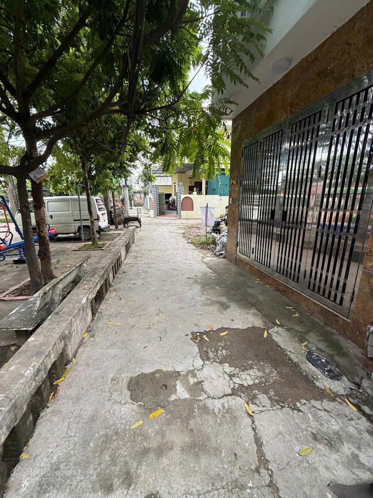 Chị Bạo chính chủ gửi bán Liên Mạc mảnh đất vàng, ô tô ngủ trong nhà