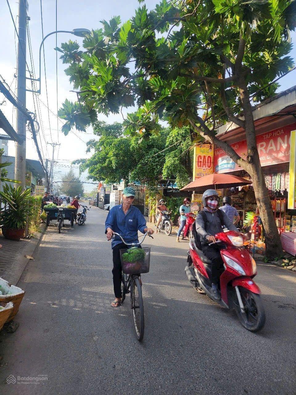 Mặt tiền đường Cầu Ba Phụ, ngay trục chính TX25 vào 1 xíu. Đường Tx25 đang mở rộng