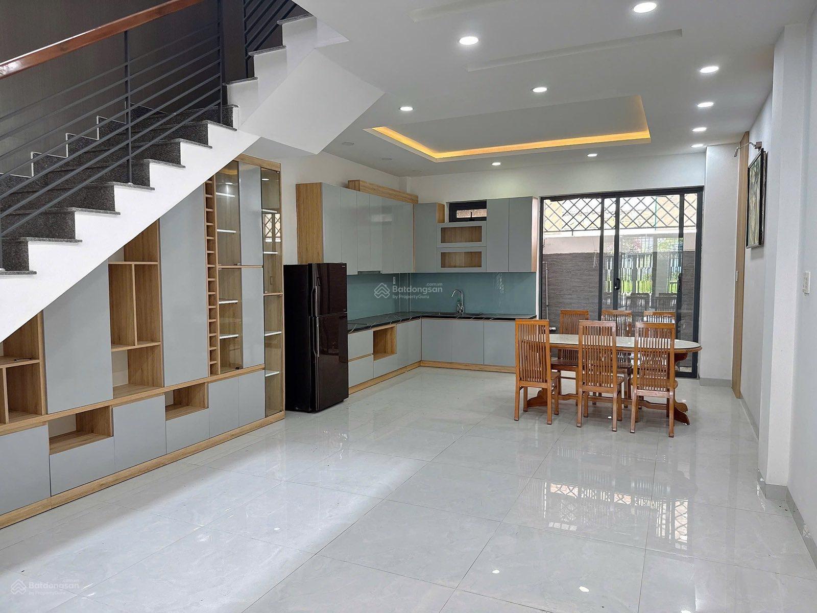 Bán nhà 3 tầng hướng Đông, đường 16m gói 2 KĐT Mỹ Gia Nha Trang giá 8,5 tỷ.