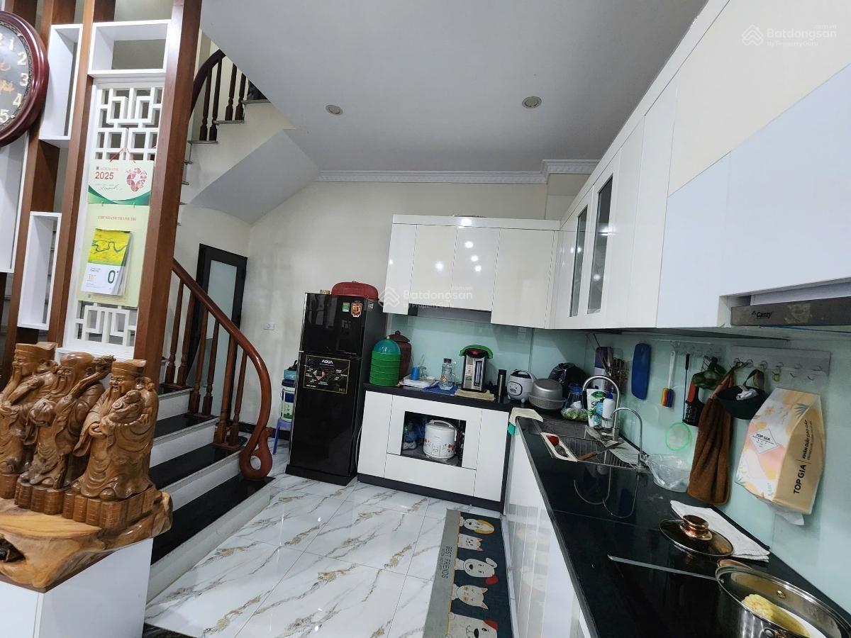 Bán nhà Bát Khối Long Biên 5.5 tỷ 35m2 5 tầng MT 4m kinh doanh gần trường cấp 2 Cự Khối