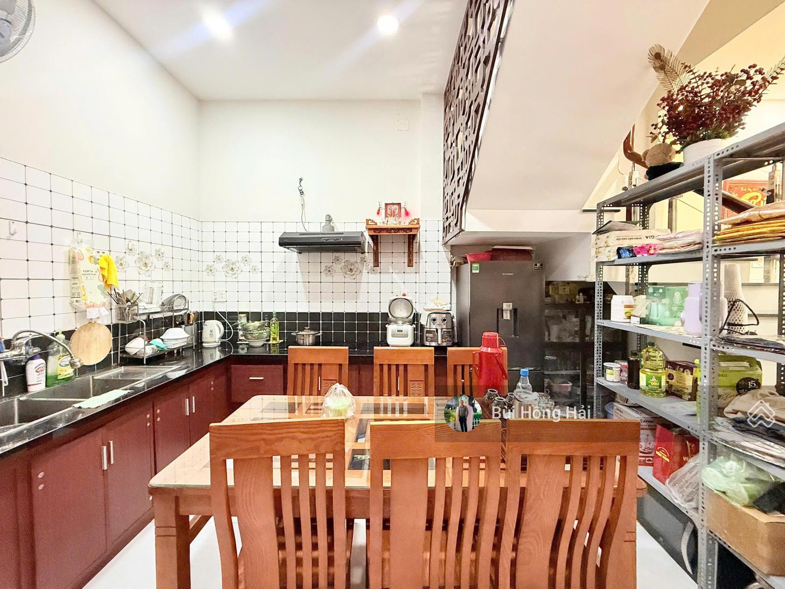 Bán nhà trệt 3 lầu kiên cố DT 5x20m - đường 10m thông Phan Văn Trị gần vincom