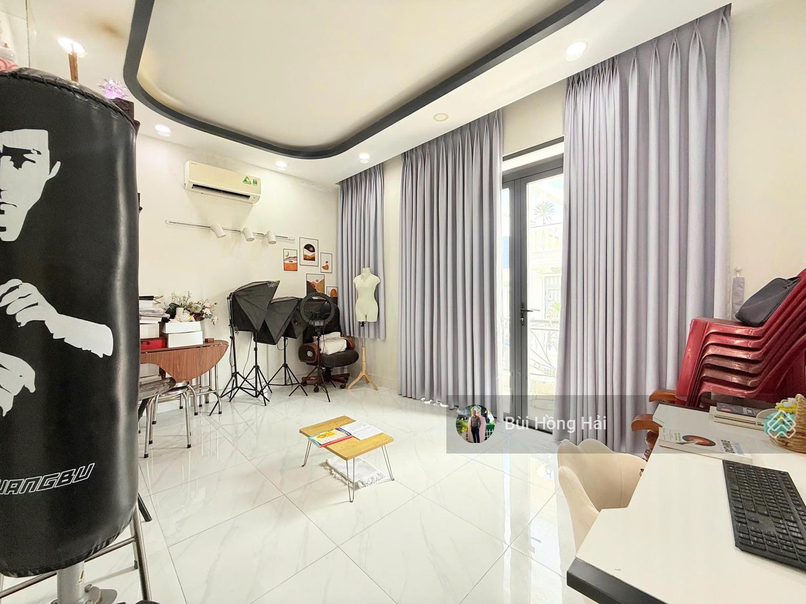 Bán nhà trệt 3 lầu kiên cố DT 5x20m - đường 10m thông Phan Văn Trị gần vincom