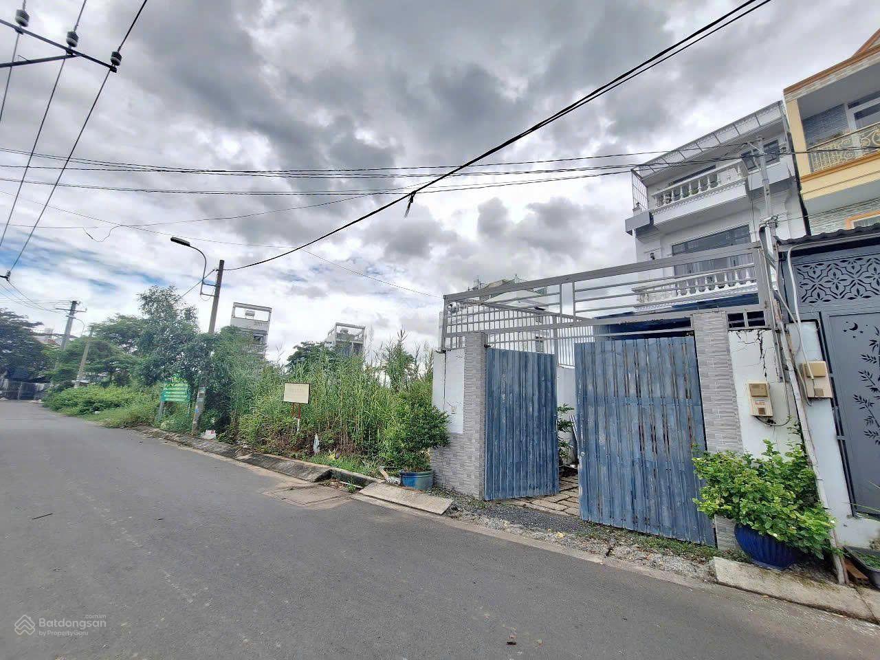 Bán nhà 3 lầu - 5,2m x 27m - 6,1 tỷ - thông Lê Văn Lương và Nguyễn Bình - kinh doanh mua bán tốt