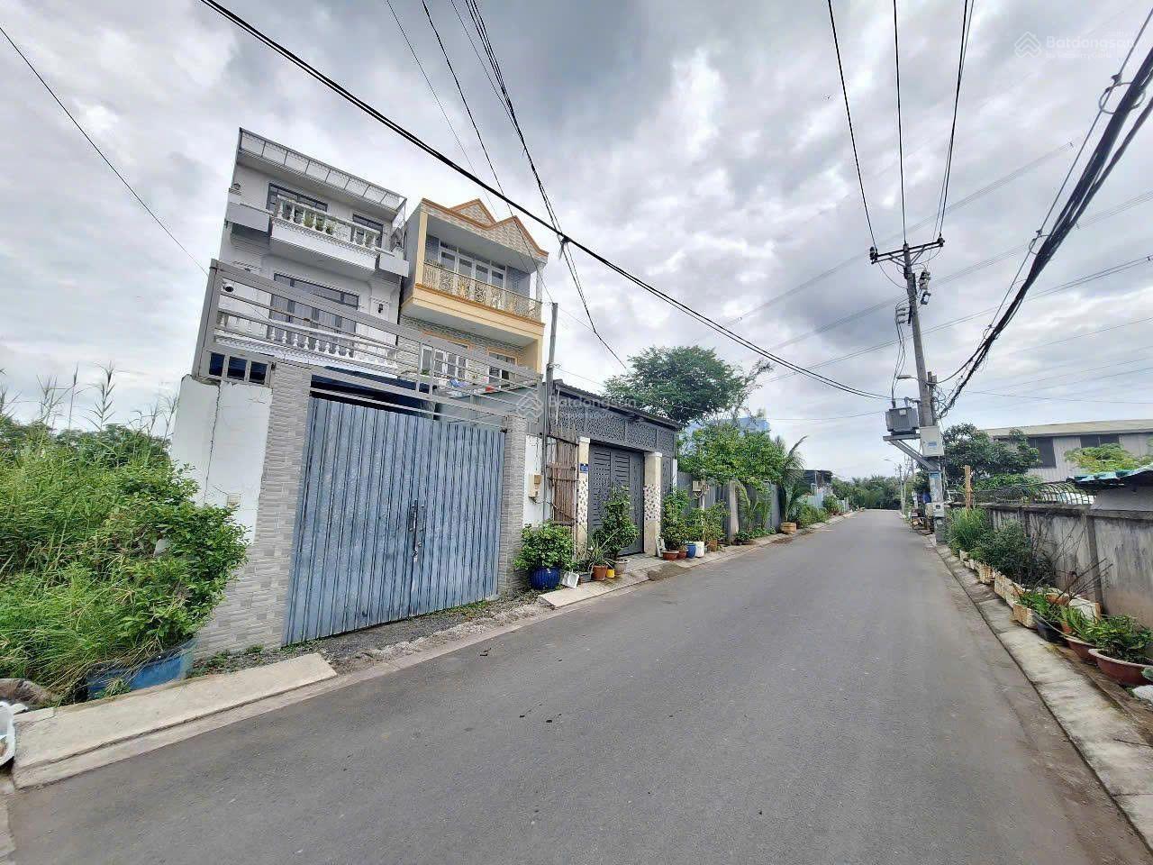 Bán nhà 3 lầu - 5,2m x 27m - 6,1 tỷ - thông Lê Văn Lương và Nguyễn Bình - kinh doanh mua bán tốt