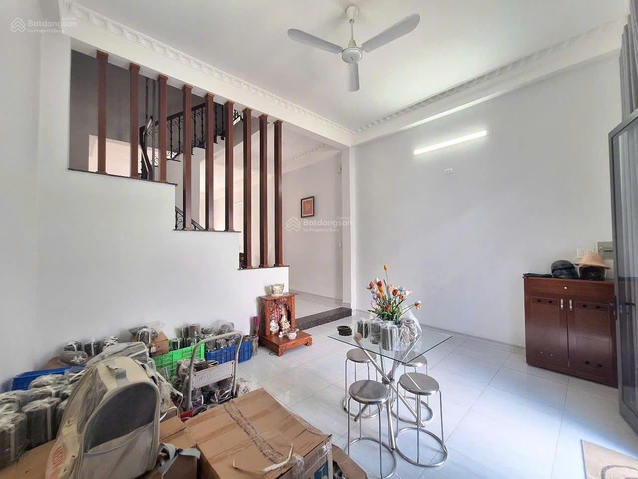 Bán nhà 3 lầu - 5,2m x 27m - 6,1 tỷ - thông Lê Văn Lương và Nguyễn Bình - kinh doanh mua bán tốt