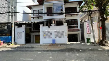 Bán Villa Phố 24/1- 3 Hoàng Dư Khương.. .DT: 13,5m x 20m, hầm, 2 lầu, ST. LH: 0901, 383, 038 Trường