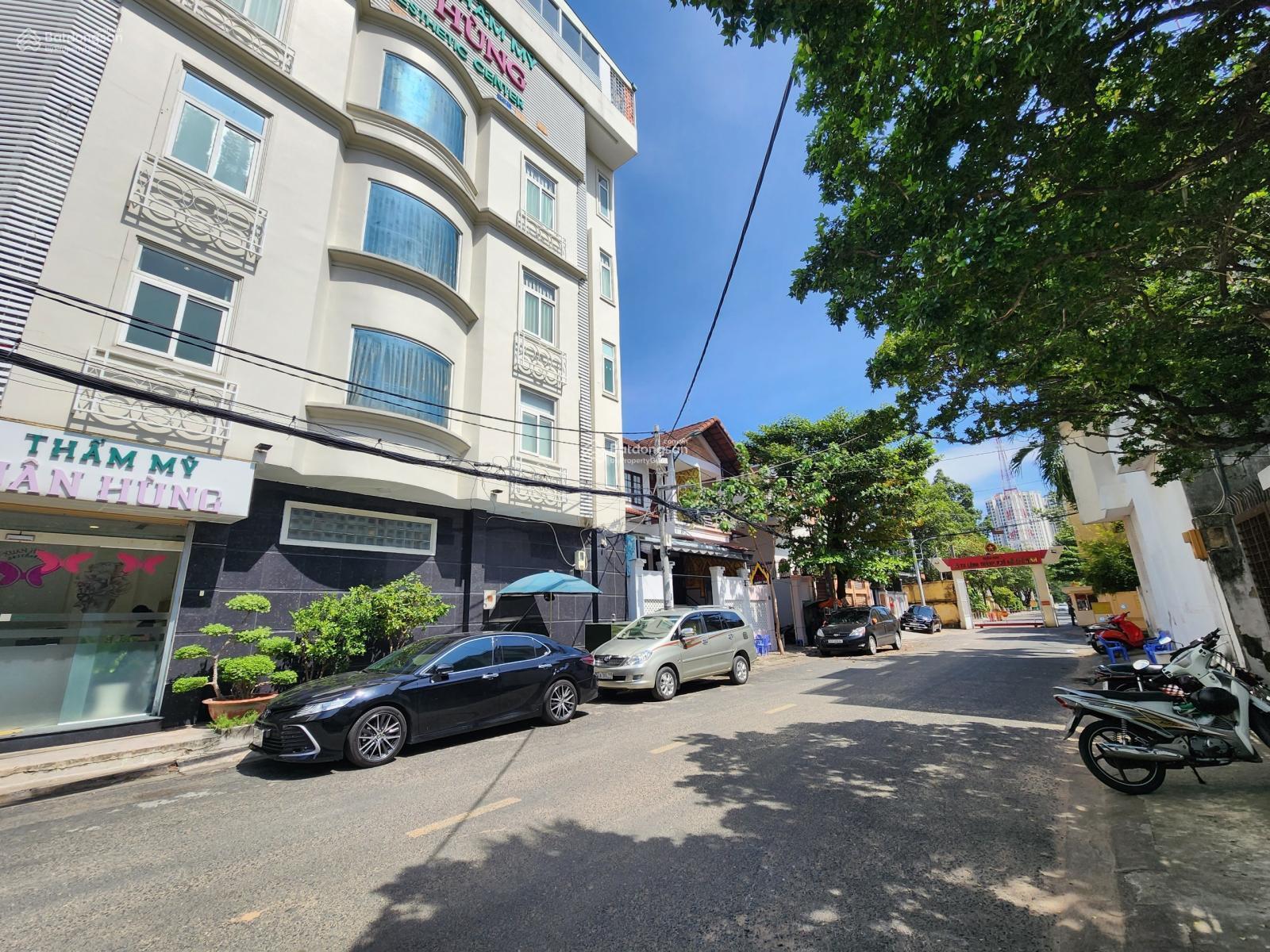 Bán Villa Phố 24/1- 3 Hoàng Dư Khương.. .DT: 13,5m x 20m, hầm, 2 lầu, ST. LH: 0901, 383, 038 Trường Bán Villa Phố 24/1- 3 Hoàng Dư Khương.. .DT: 13,5m x 20m, hầm, 2 lầu, ST. LH: 0901, 383, 038 Trường