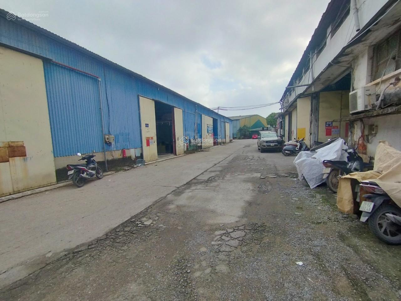 Cho thuê kho km14 Đại Lộ Thăng Long, Vân Côn. DT 1000m2, cao 8m, có điện 3fa, nước sạch. Giá 40k/m2