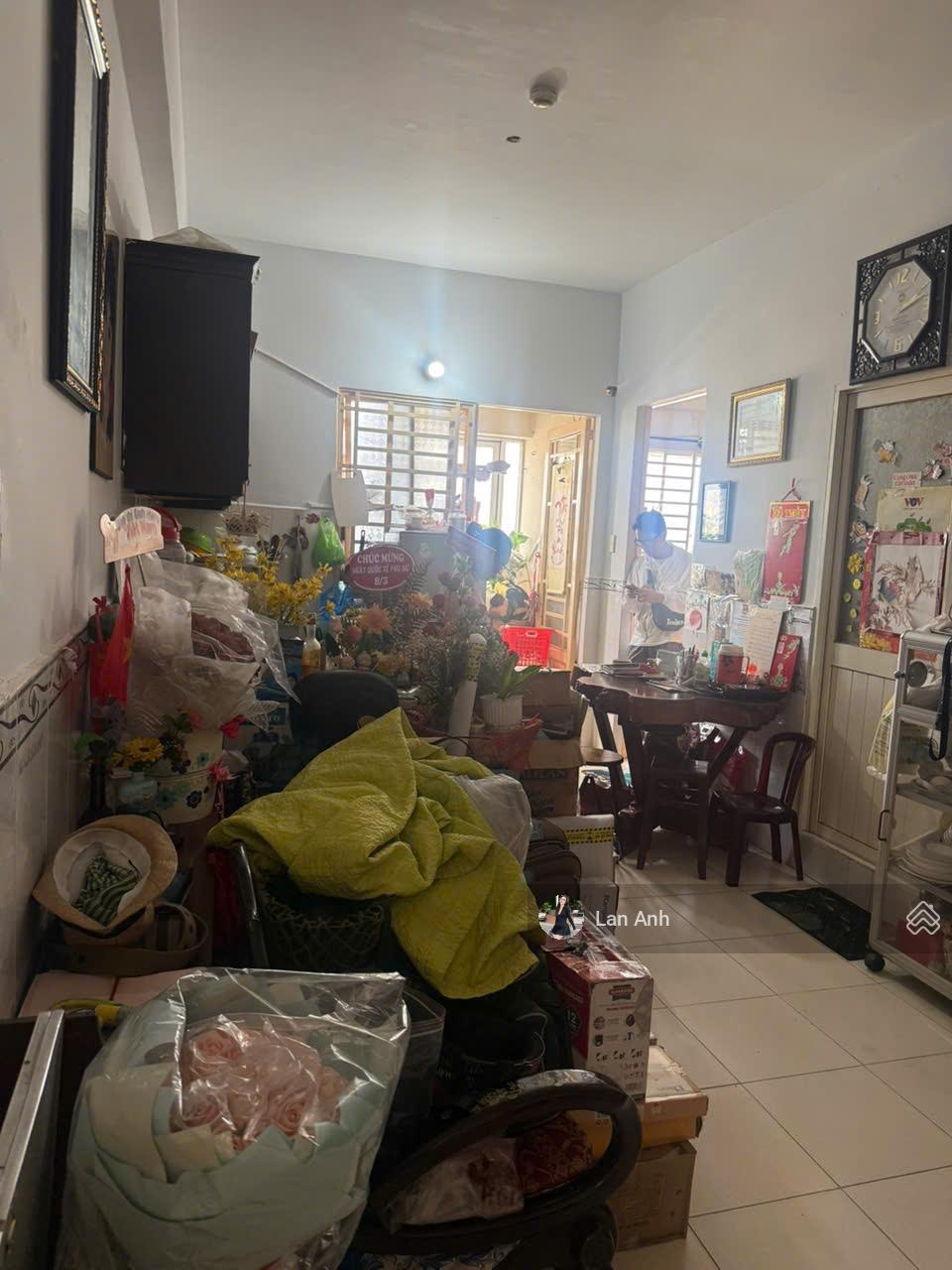 Bán gấp lấy tiền đầu tư căn gốc Ngô Gia Tự tầng cao 2PN, 2WC, 3 tỷ 1 Bán gấp lấy tiền đầu tư căn gốc Ngô Gia Tự tầng cao 2PN, 2WC, 3 tỷ 1