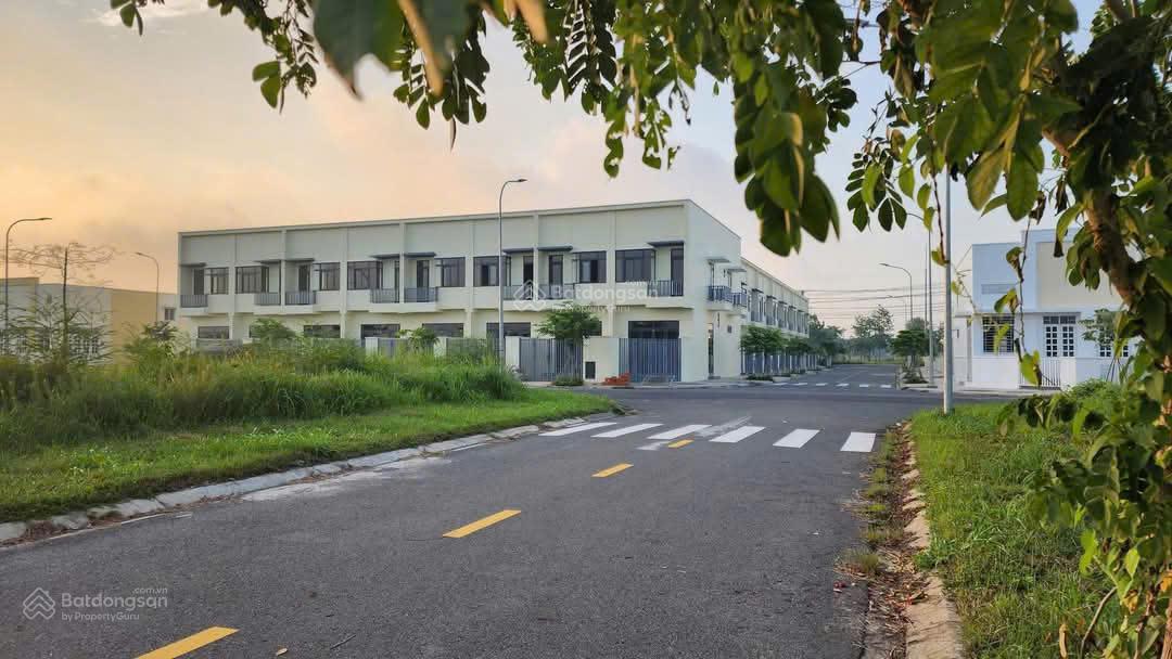 Bán nhà 2 tầng trong KCN Phước Đông giá chỉ 1,76 tỷ, trả trước 30% công chứng ngay LH 0938 677 ***