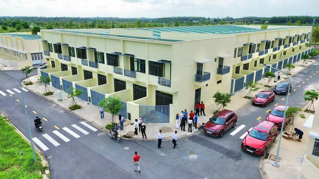 Bán nhà 2 tầng trong KCN Phước Đông giá chỉ 1,76 tỷ, trả trước 30% công chứng ngay LH 0938 677 ***