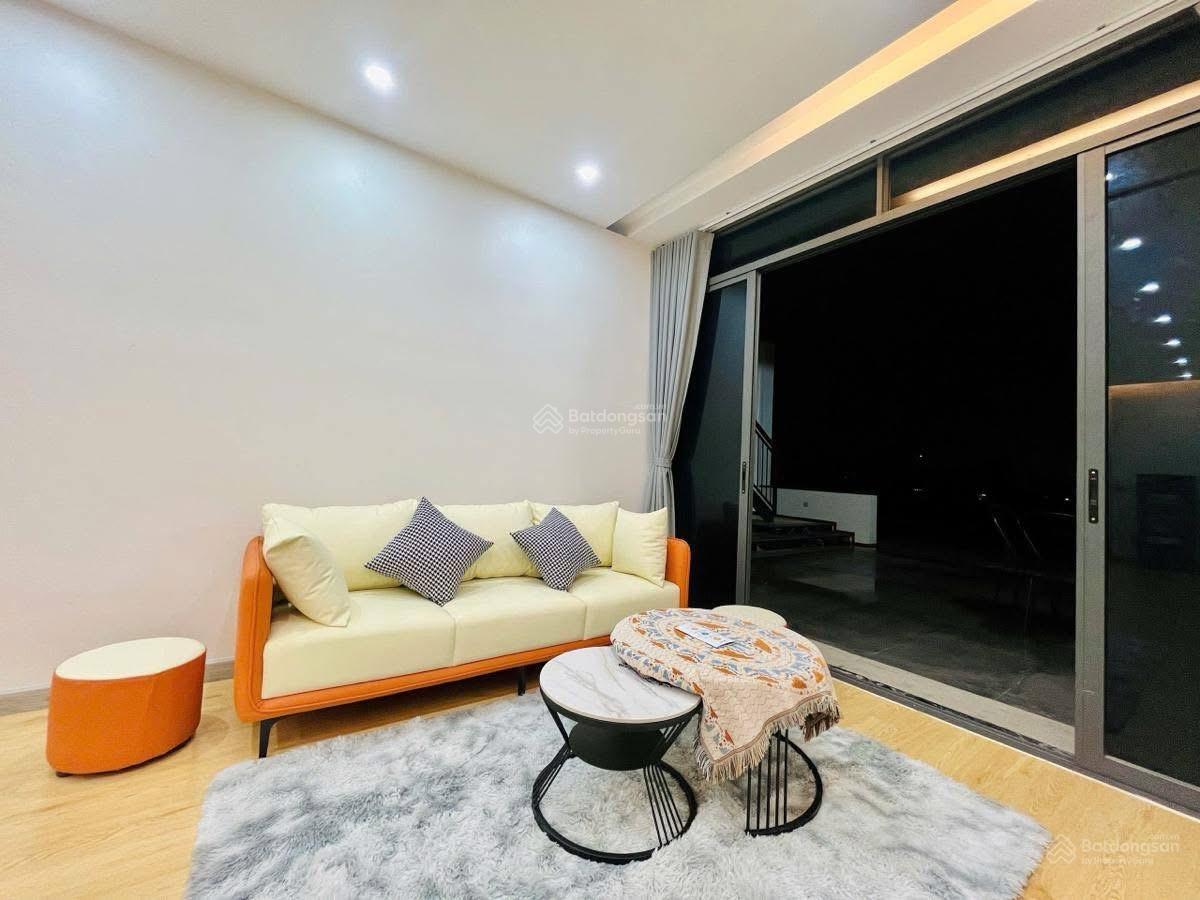 Phố Nguyễn Khánh Toàn, 130m2, 28 căn hộ cao cấp, 7 tầng, 2 thoáng, gara ô tô, DT cho thuê 150 triệu