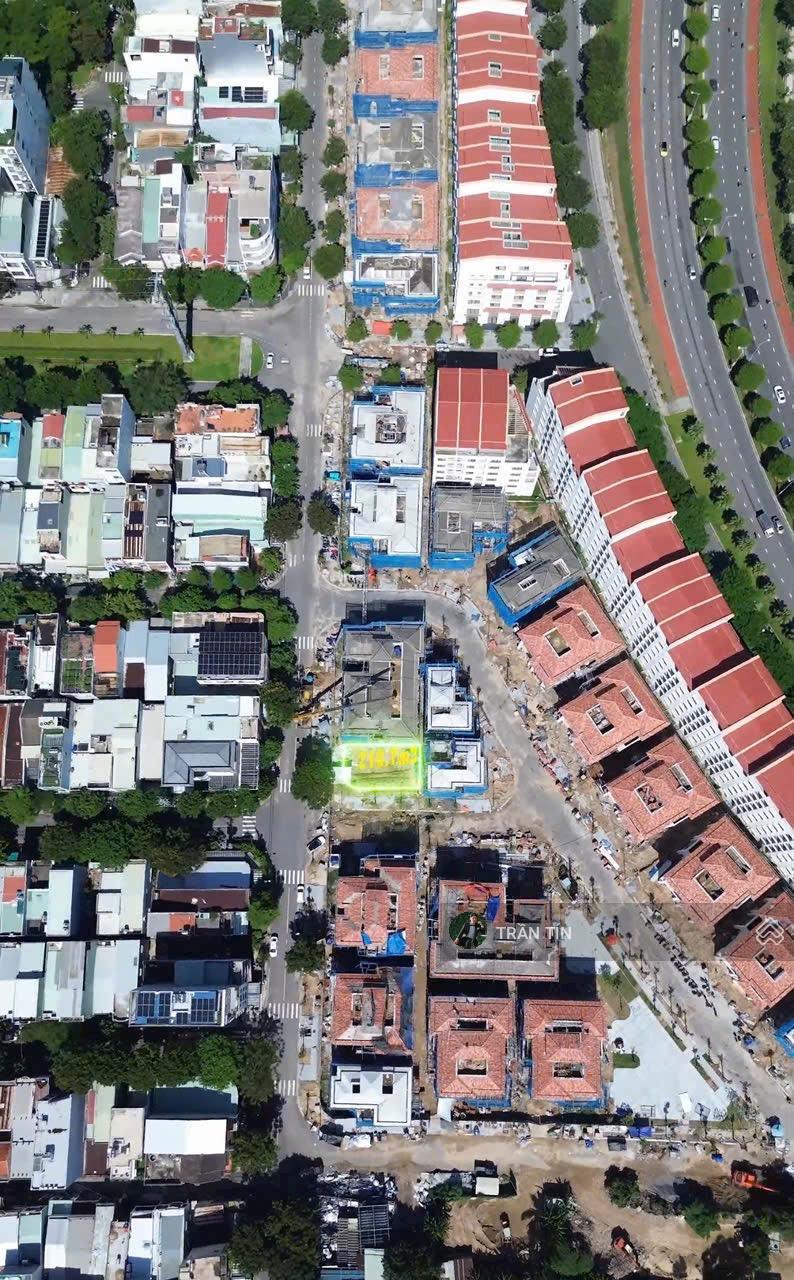 Góc 2 mặt tiền đường Phạm Hữu Kính - Hoài Thanh. Cách sông Hàn 200m