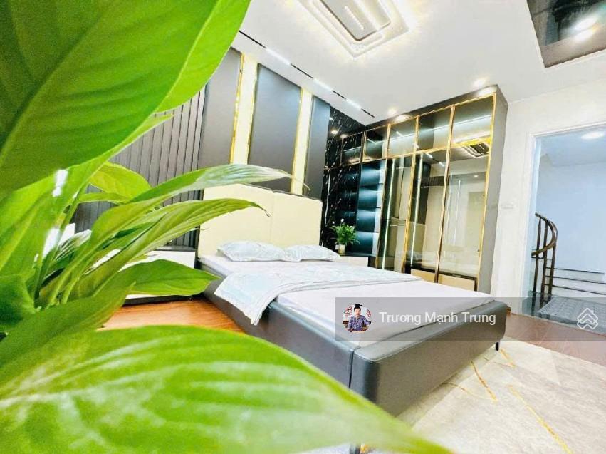 Bùng nổ! Đặng Tiến Đông - sát hồ Hoàng Cầu - Ga Thái Hà - ô tô đỗ gần - kinh doanh sầm uất