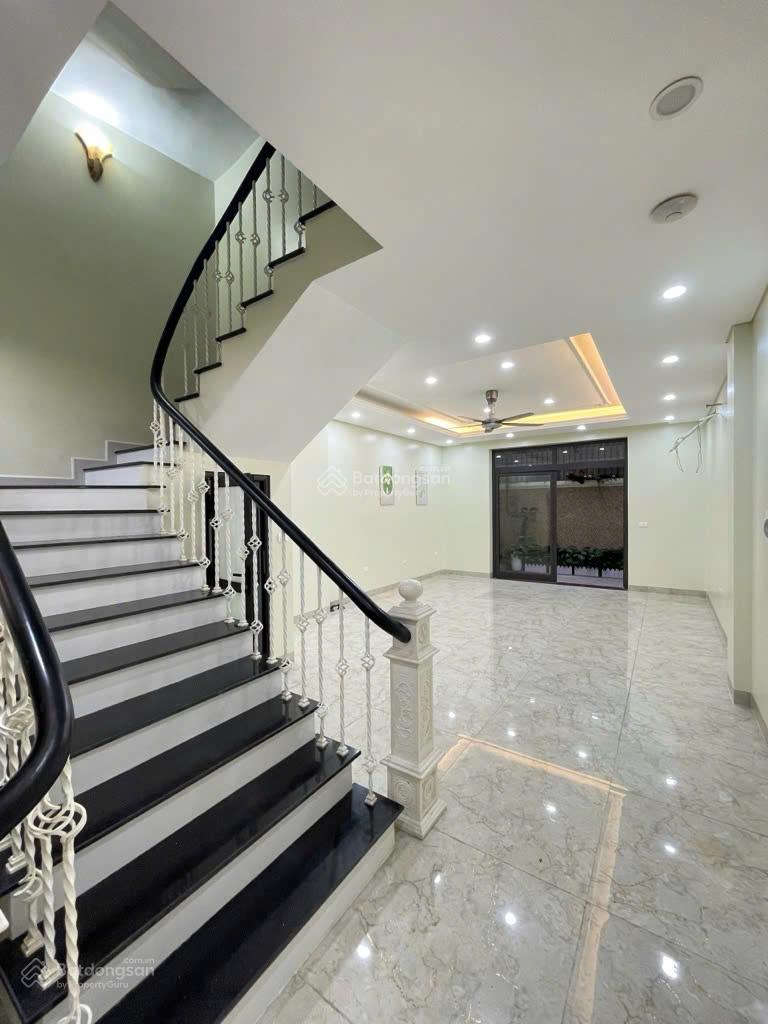 Cho thuê nhà Nguyễn Chánh, DT 80m2, 6 tầng, MT 6m, thông sàn, thang máy, nhà mới Cho thuê nhà Nguyễn Chánh, DT 80m2, 6 tầng, MT 6m, thông sàn, thang máy, nhà mới