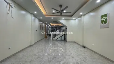 Cho thuê nhà Nguyễn Chánh, DT 80m2, 6 tầng, MT 6m, thông sàn, thang máy, nhà mới