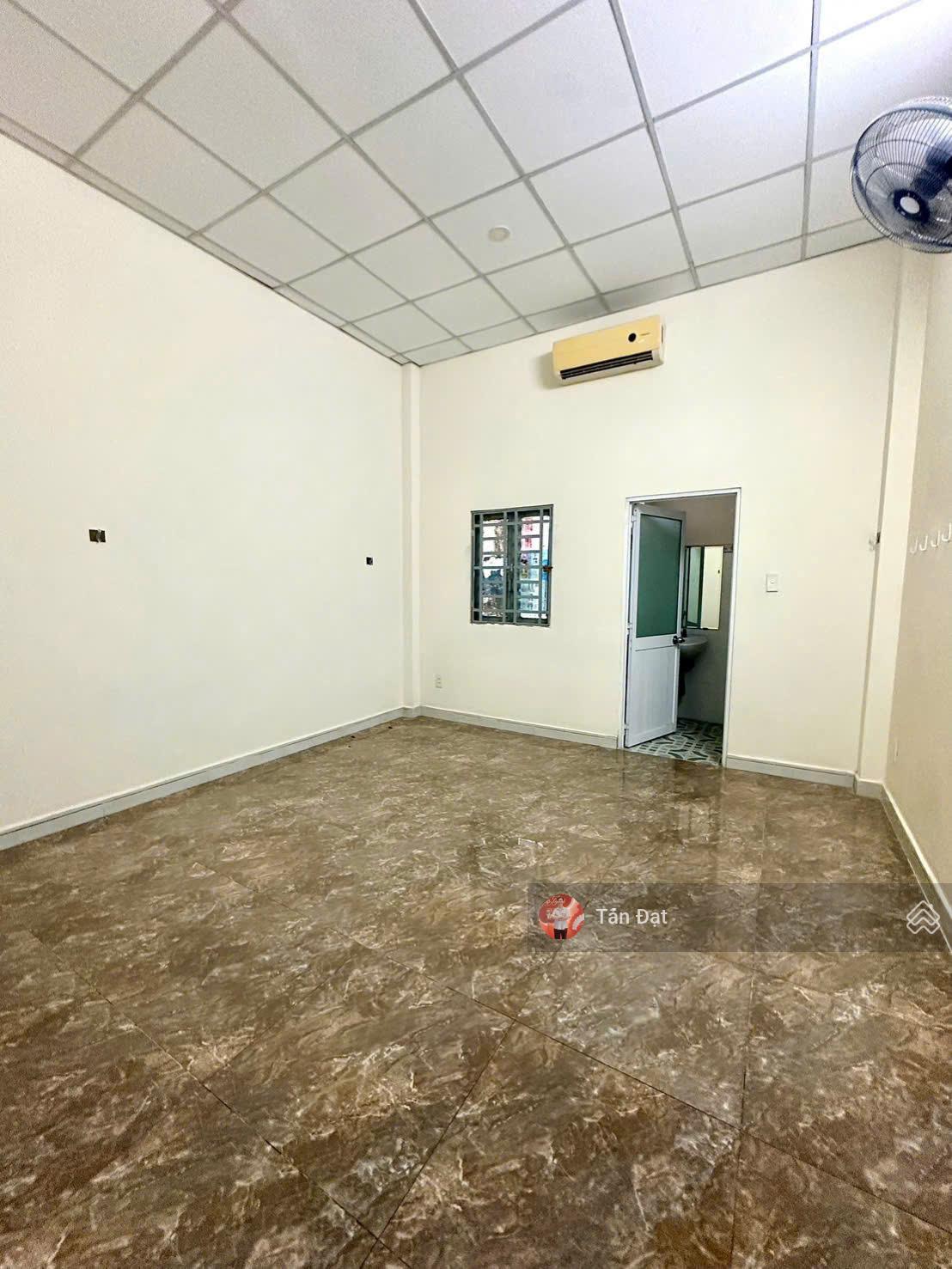 Nhà đẹp 2 tầng hẻm 5m ôtô tới nhà Cách mt 50m, gần Metro, ngã tư Thủ Đức giá chỉ hơn 6 tỷ