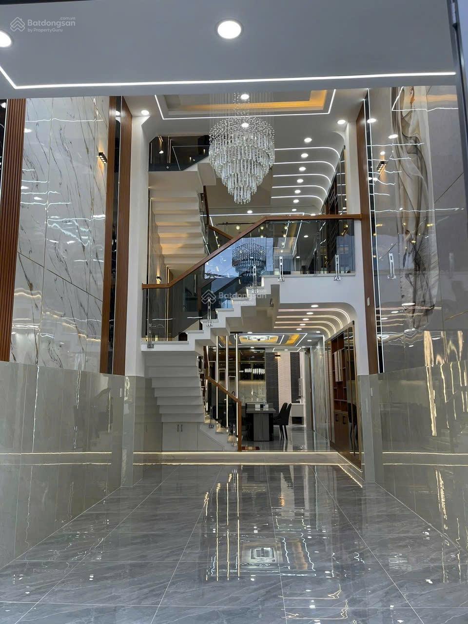 Nhà phố đẹp 4x18m, full nội thất, xây 1 trệt, 1 Lửng, 3 Lầu hẻm 8m thông Đường Trung Mỹ Tây 09, Q12