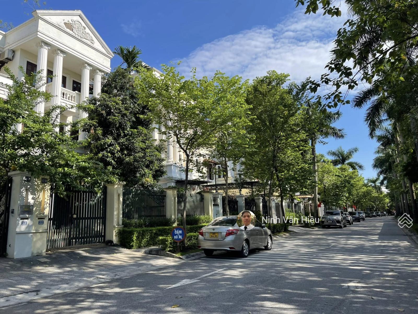 Bán biệt thự dãy T Ciputra hà Nội 230m2 giá siêu hời Bán biệt thự dãy T Ciputra hà Nội 230m2 giá siêu hời