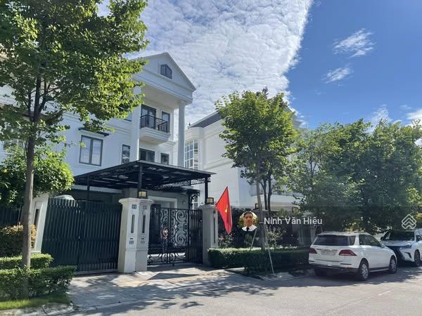 Bán biệt thự dãy T Ciputra hà Nội 230m2 giá siêu hời Bán biệt thự dãy T Ciputra hà Nội 230m2 giá siêu hời