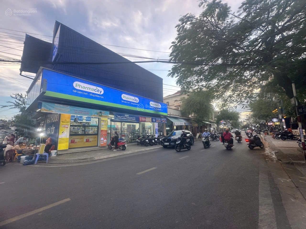 Bán căn góc mặt tiền Tháp Bà và Hồ Tùng Mậu ngang 12,8m. DT 245,4m2. Chỉ 16tỷ2